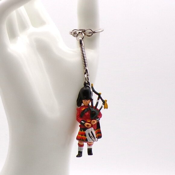 Vintage Scottish Piper Keychain - Picture 2 of 7